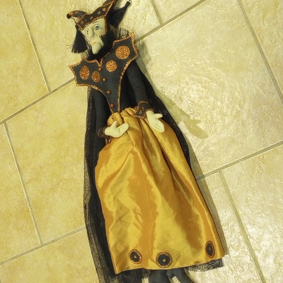 Halloween Witch Of Elegance - Picture 8 of 10